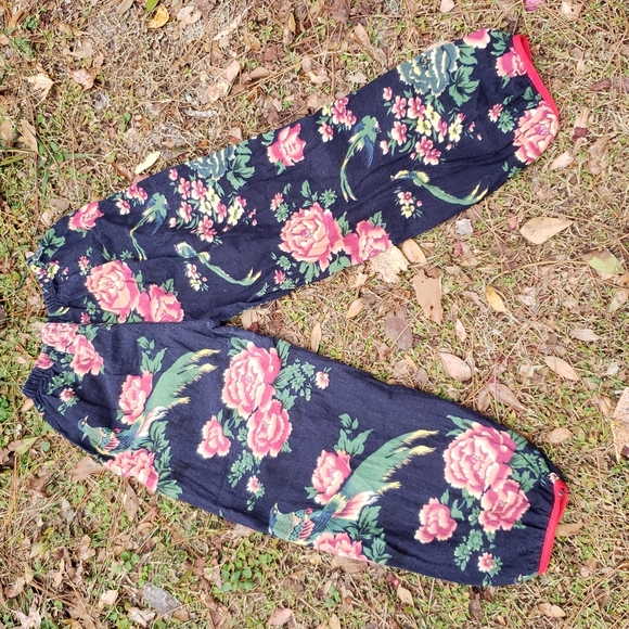 Crazy puffy bird pants with pockets - Picture 3 of 3